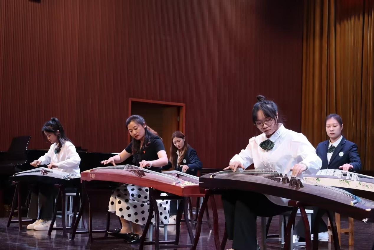 说明: https://region-jiangsu-resource.xuexi.cn/image/1006/upload/202305/7adbc84bcab04f31b4e9ea1876f11e35.png